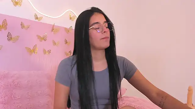 Snapshot of Isaa-queen chatting on 15, 4, 2026 Isaa-queen online show from 15, 4, 2026