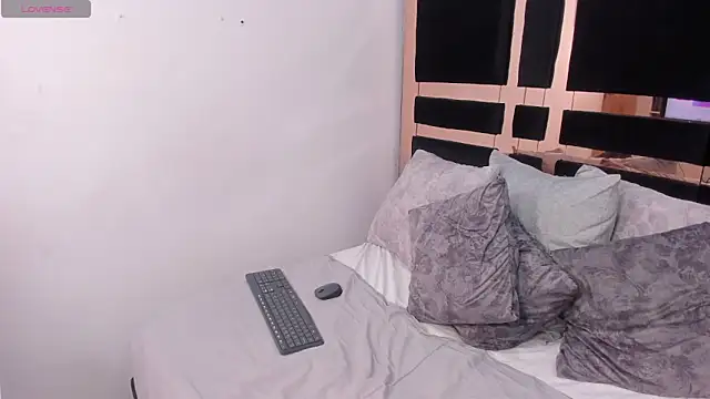 Snapshot of ursafrost chatting on 25, 3, 2026 ursafrost online show from 25, 3, 2026