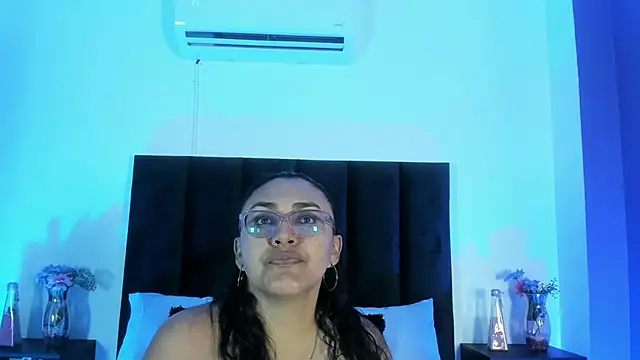 Snapshot of scarlet__ray_ chatting on 10, 4, 2026 scarlet ray online show from 10, 4, 2026