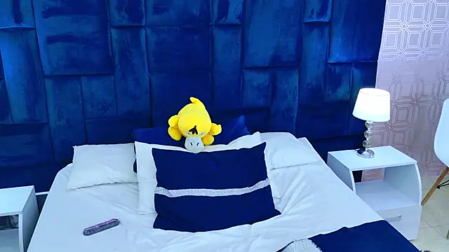 Snapshot of Cami_Rousse chatting on 15, 4, 2026 Cami Rousse online show from 15, 4, 2026