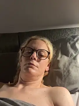 Snapshot of Amelie_BlondeXX chatting on 3, 3, 2026 Amelie BlondeXX online show from 3, 3, 2026