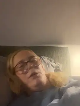 Snapshot of Amelie_BlondeXX chatting on 3, 3, 2026 Amelie BlondeXX online show from 3, 3, 2026