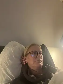 Snapshot of Amelie_BlondeXX chatting on 8, 3, 2026 Amelie BlondeXX online show from 8, 3, 2026