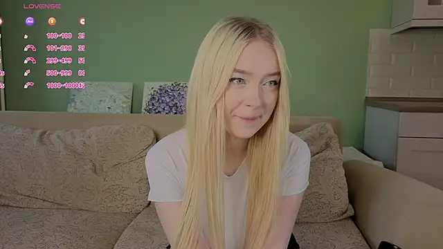 Snapshot of ChristinBland chatting on 16, 4, 2026 ChristinBland online show from 16, 4, 2026