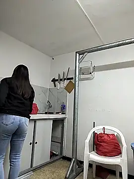 Snapshot of MaskedLatinaX chatting on 2, 4, 2026 MaskedLatinaX online show from 2, 4, 2026