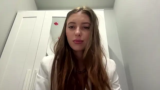 Snapshot of selena_favn chatting on 24, 3, 2026 selena favn online show from 24, 3, 2026