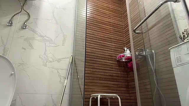 Snapshot of selena_favn chatting on 1, 4, 2026 selena favn online show from 1, 4, 2026