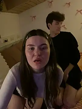 Snapshot of meowmiu chatting on 27, 4, 2026 meowmiu online show from 27, 4, 2026