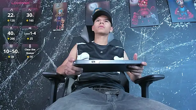 Snapshot of DylanRoyce_ chatting on 27, 2, 2026 DylanRoyce online show from 27, 2, 2026