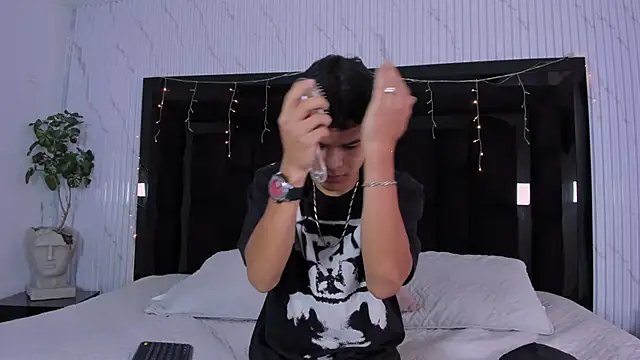 DylanRoyce  online show from 25, 3, 2026