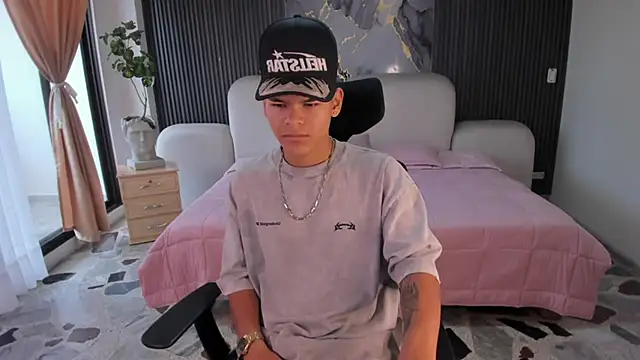 Snapshot of DylanRoyce_ chatting on 27, 4, 2026 DylanRoyce online show from 27, 4, 2026