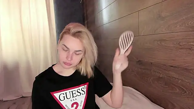 Snapshot of AmmyLuu chatting on 19, 4, 2026 AmmyLuu online show from 19, 4, 2026