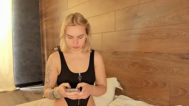 Snapshot of AmmyLuu chatting on 28, 4, 2026 AmmyLuu online show from 28, 4, 2026