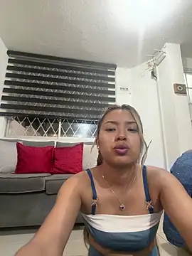 Snapshot of RubiaMorena chatting on 6, 4, 2026 RubiaMorena online show from 6, 4, 2026