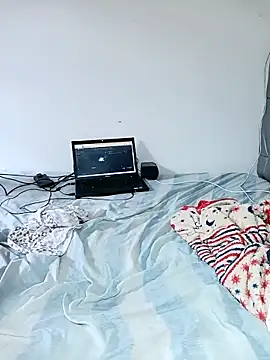 Snapshot of safiya__emira chatting on 9, 4, 2026 safiya emira online show from 9, 4, 2026