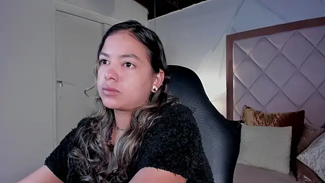 dulce lyraa1 online show from 17, 4, 2026