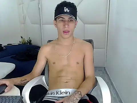 Snapshot of Hollmanhot chatting on 5, 3, 2026 Hollmanhot online show from 5, 3, 2026