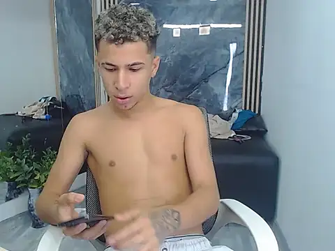 Snapshot of Hollmanhot chatting on 7, 4, 2026 Hollmanhot online show from 7, 4, 2026