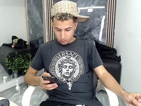 Snapshot of Hollmanhot chatting on 8, 4, 2026 Hollmanhot online show from 8, 4, 2026