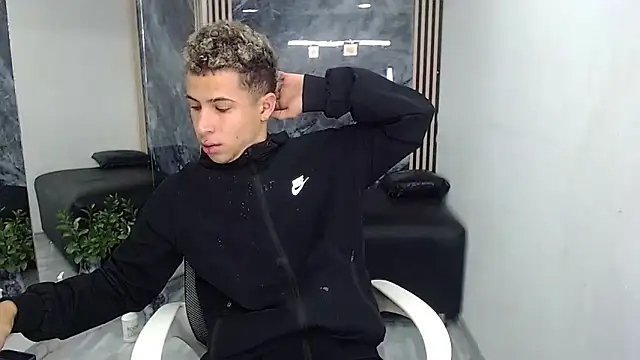 Snapshot of Hollmanhot chatting on 17, 4, 2026 Hollmanhot online show from 17, 4, 2026