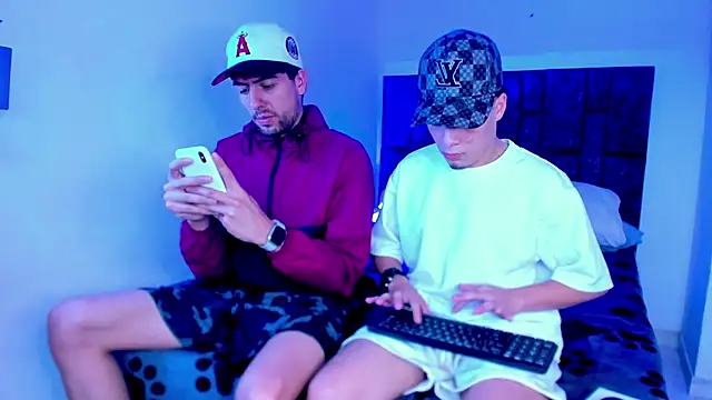 Snapshot of alex_and_christhoper chatting on 27, 3, 2026 alex and christhoper online show from 27, 3, 2026