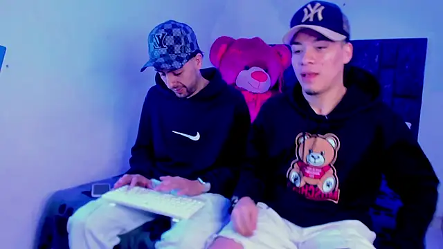 Snapshot of alex_and_christhoper chatting on 29, 3, 2026 alex and christhoper online show from 29, 3, 2026