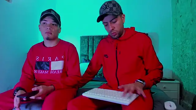 Snapshot of alex_and_christhoper chatting on 15, 4, 2026 alex and christhoper online show from 15, 4, 2026