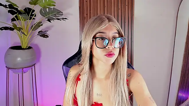 Snapshot of Lady__scarlett chatting on 8, 4, 2026 Lady scarlett online show from 8, 4, 2026