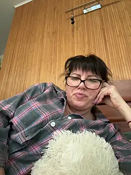 Snapshot of expensive_lady chatting on 8, 4, 2026 expensive lady online show from 8, 4, 2026