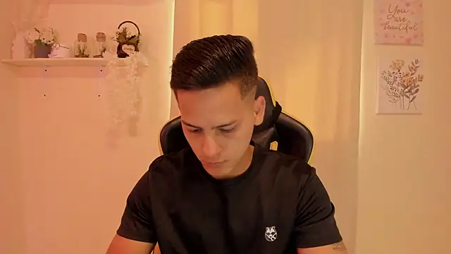 Snapshot of sexy_andres01 chatting on 19, 3, 2026 sexy andres01 online show from 19, 3, 2026