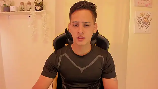 Snapshot of sexy_andres01 chatting on 12, 4, 2026 sexy andres01 online show from 12, 4, 2026