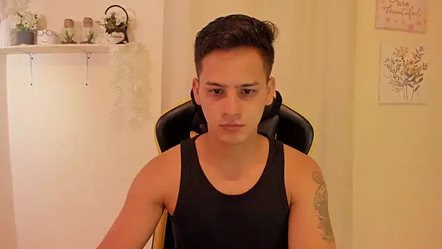 Snapshot of sexy_andres01 chatting on 13, 4, 2026 sexy andres01 online show from 13, 4, 2026