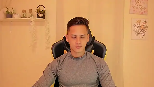 Snapshot of sexy_andres01 chatting on 18, 4, 2026 sexy andres01 online show from 18, 4, 2026