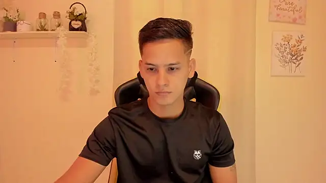 Snapshot of sexy_andres01 chatting on 25, 4, 2026 sexy andres01 online show from 25, 4, 2026