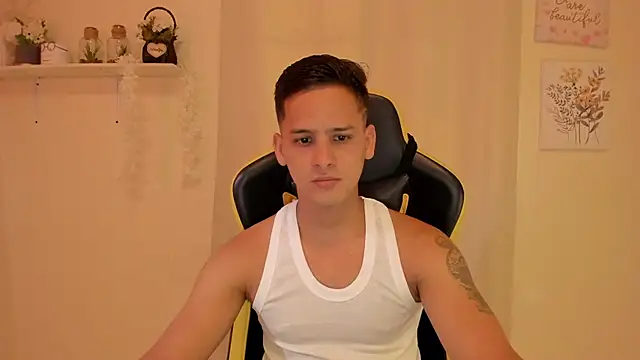 Snapshot of sexy_andres01 chatting on 27, 4, 2026 sexy andres01 online show from 27, 4, 2026