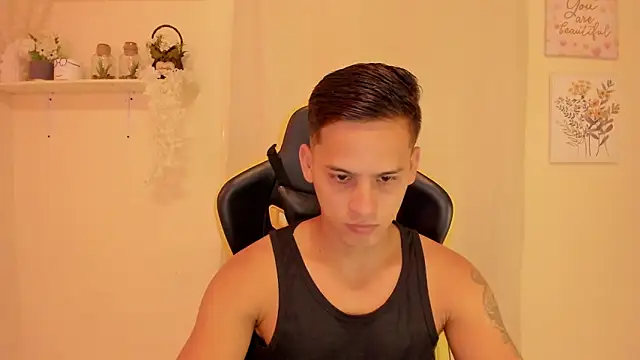 Snapshot of sexy_andres01 chatting on 28, 4, 2026 sexy andres01 online show from 28, 4, 2026