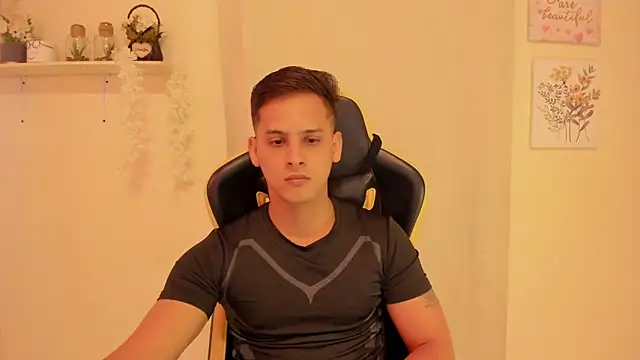 Snapshot of sexy_andres01 chatting on 29, 4, 2026 sexy andres01 online show from 29, 4, 2026