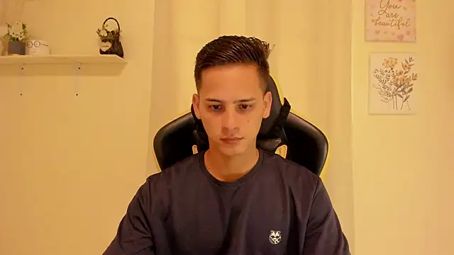 Snapshot of sexy_andres01 chatting on 26, 5, 2026 sexy andres01 online show from 26, 5, 2026