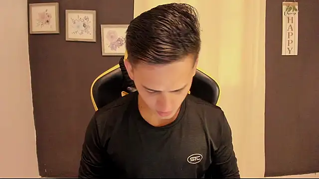 Snapshot of sexy_andres01 chatting on 2, 8, 2026 sexy andres01 online show from 2, 8, 2026