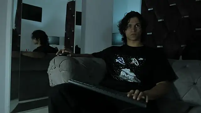 Snapshot of TonyBenedetti chatting on 4, 4, 2026 TonyBenedetti online show from 4, 4, 2026