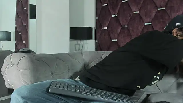 Snapshot of TonyBenedetti chatting on 6, 4, 2026 TonyBenedetti online show from 6, 4, 2026