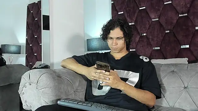 Snapshot of TonyBenedetti chatting on 15, 4, 2026 TonyBenedetti online show from 15, 4, 2026