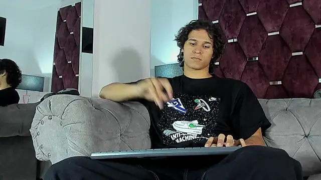 Snapshot of TonyBenedetti chatting on 16, 4, 2026 TonyBenedetti online show from 16, 4, 2026