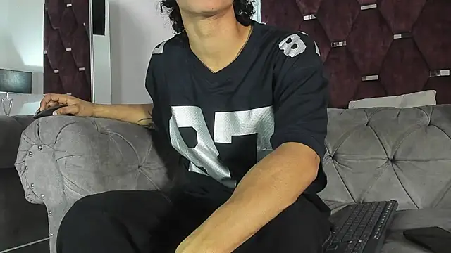 Snapshot of TonyBenedetti chatting on 17, 4, 2026 TonyBenedetti online show from 17, 4, 2026