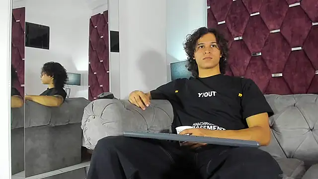 Snapshot of TonyBenedetti chatting on 21, 4, 2026 TonyBenedetti online show from 21, 4, 2026