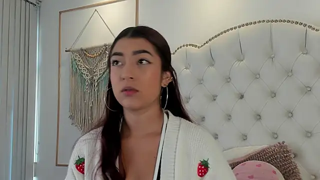 Snapshot of Sara_funy chatting on 2, 6, 2026 Sara funy online show from 2, 6, 2026