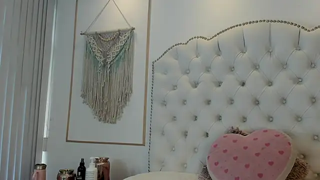 Snapshot of Sara_funy chatting on 4, 6, 2026 Sara funy online show from 4, 6, 2026
