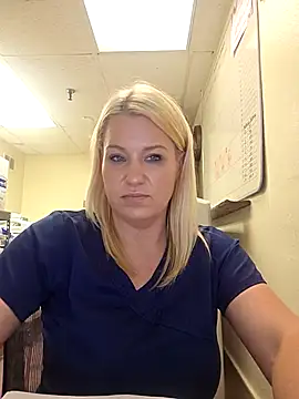 Snapshot of LadyB07 chatting on 30, 4, 2026 LadyB07 online show from 30, 4, 2026