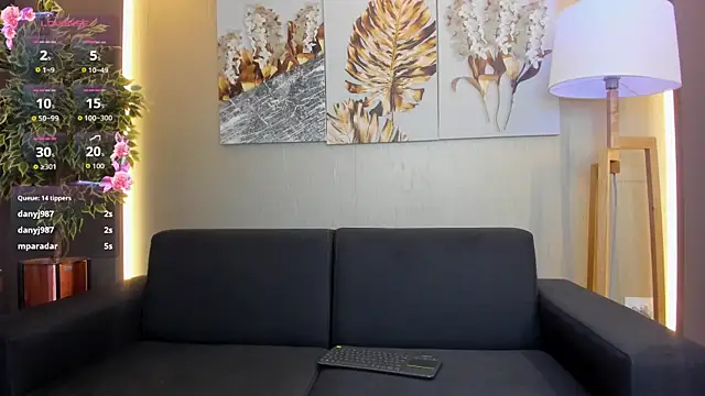Snapshot of ValentinaaMilan chatting on 9, 4, 2026 ValentinaaMilan online show from 9, 4, 2026