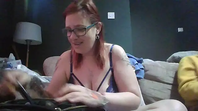 Snapshot of Curvy_Clare chatting on 26, 3, 2026 Curvy Clare online show from 26, 3, 2026